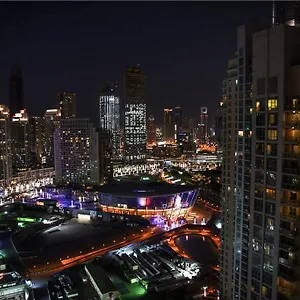 Downtown With Fountain And Burj Khalifa View دبي